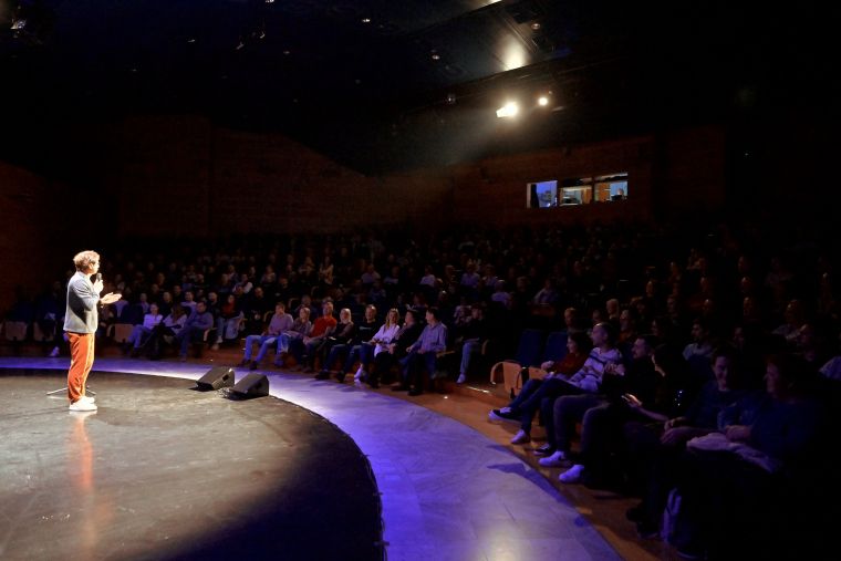 smeholoranje-stand-up-vecer