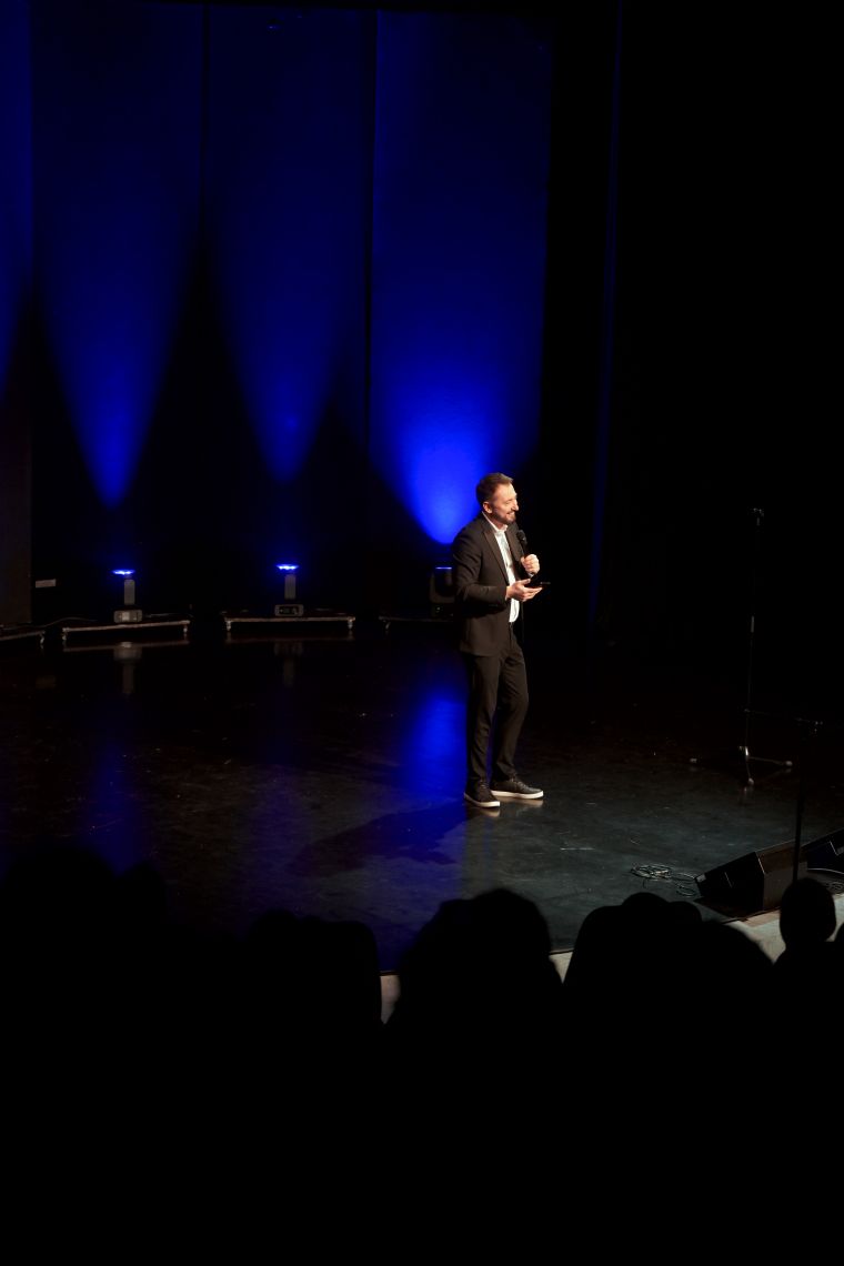 smeholoranje-stand-up-vecer