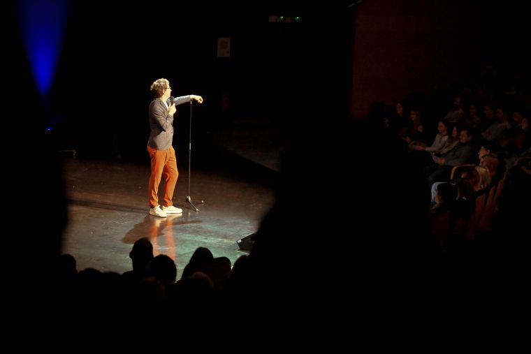 smeholoranje-stand-up-vecer