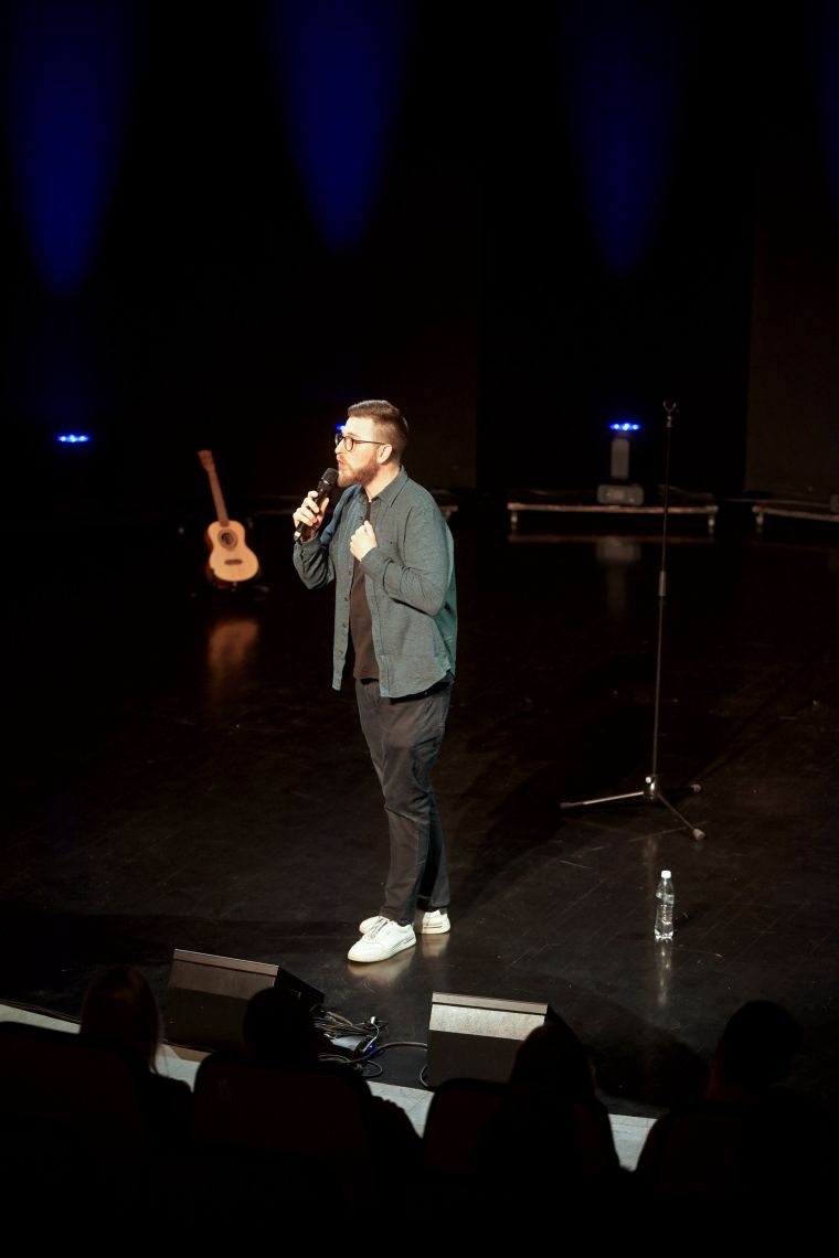 smeholoranje-stand-up-vecer
