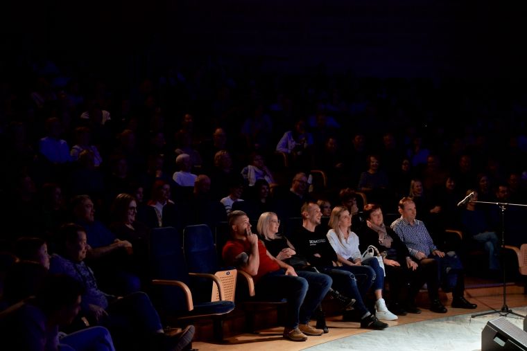 smeholoranje-stand-up-vecer