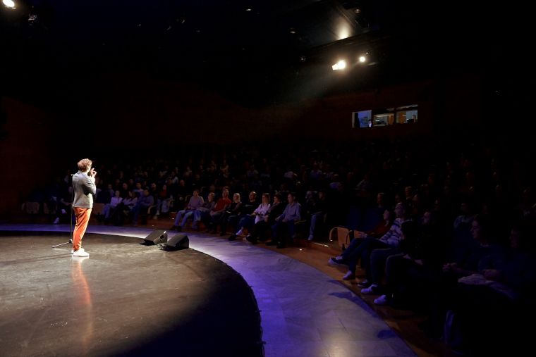 smeholoranje-stand-up-vecer