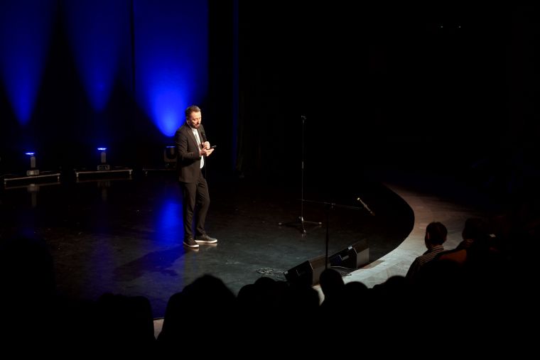 smeholoranje-stand-up-vecer