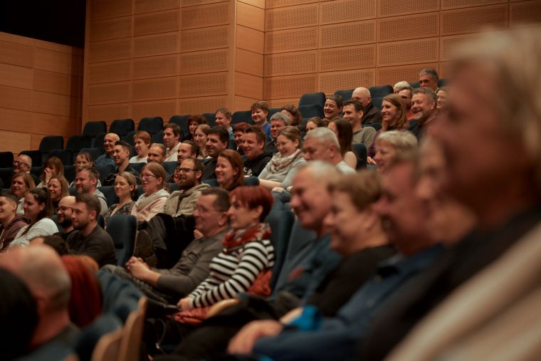 smeholoranje-stand-up-vecer