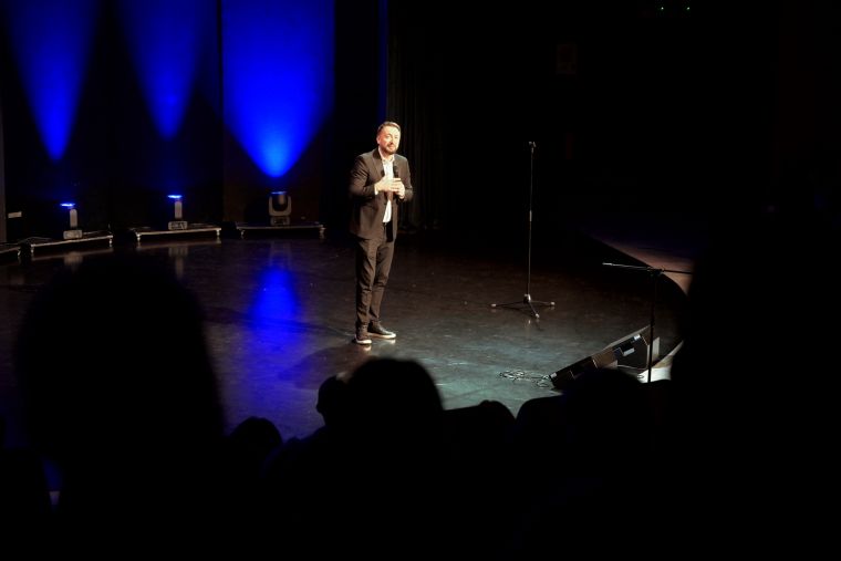 smeholoranje-stand-up-vecer
