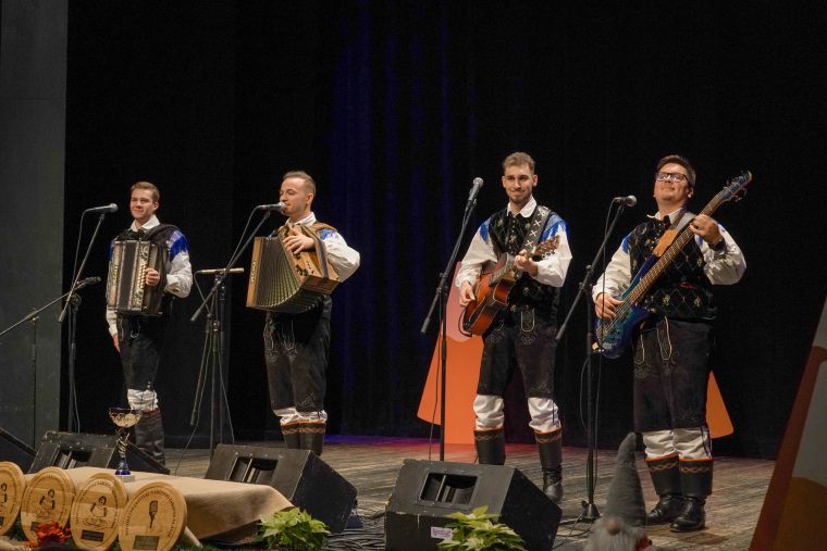 19-novoletni-festival-narodnozabavne-glasbe