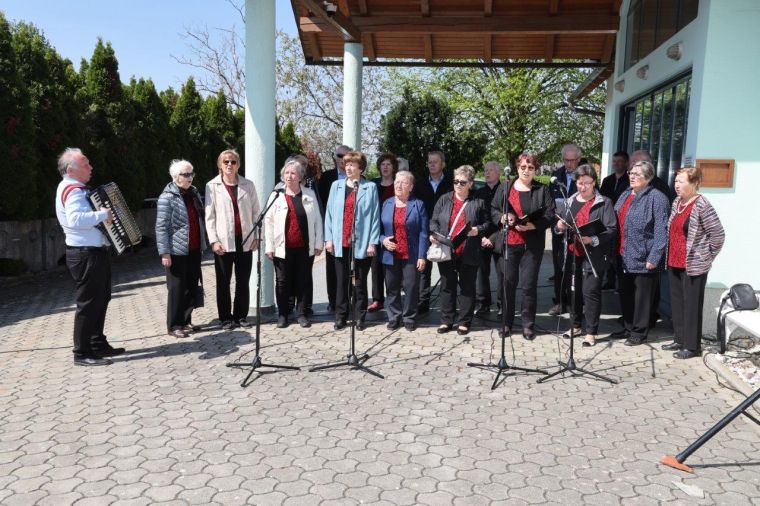 Dolž Klinc - Upokojenski pevski zbor Straža