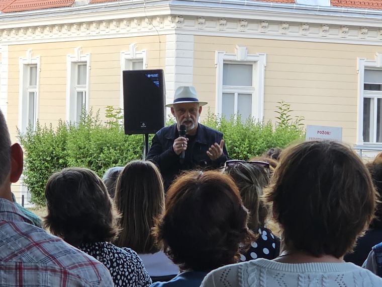 na-robu-poletja-s-ferijem-lainsckom, knjiznica-mirana-jarca