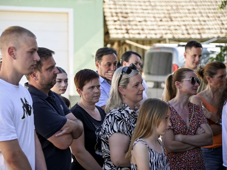 predaja-defibrilatorja-na-planini-pri-raki