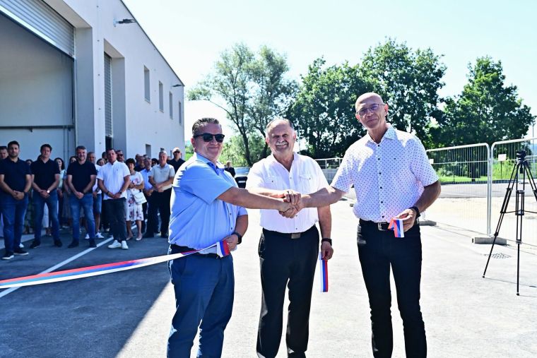 Slavnostna otvoritev cistilne napravew