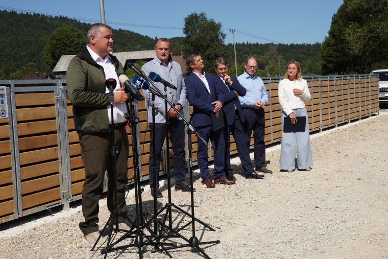 medvedovarni-smetnjaki-zavod-za-gozdove-slovenije