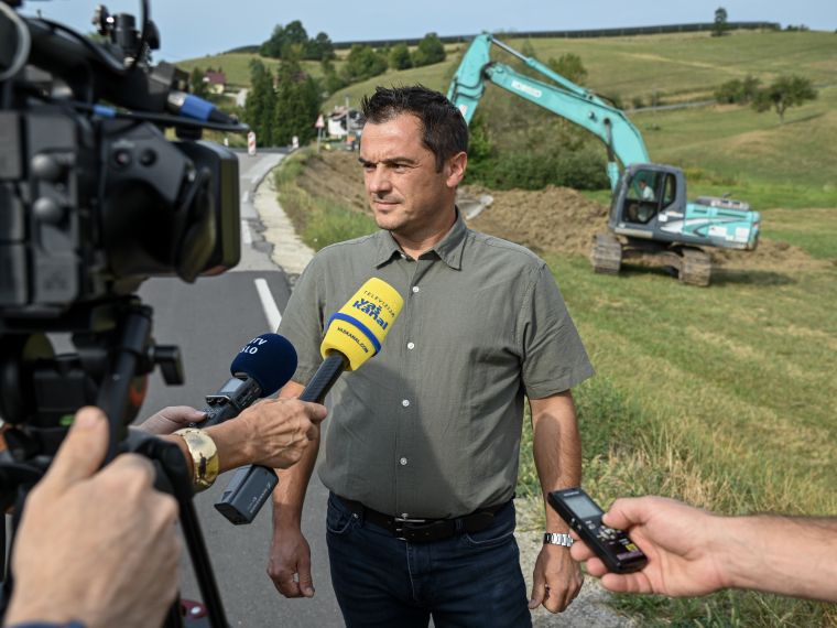v-krskem-zaceli-prenovo-ceste-podsreda-brestanica
