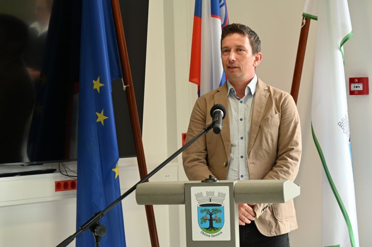 bivalna-enota-krmelj