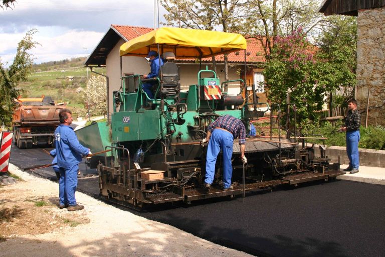 asfalt_polagajo_v_gabrju_16_aprila_2008__17__zm.jpg