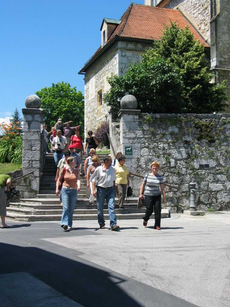 0002_r1.jpg