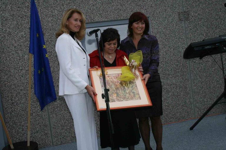 sotoskova_je_dogi_izrocila_umetnisko_sliko.jpg
