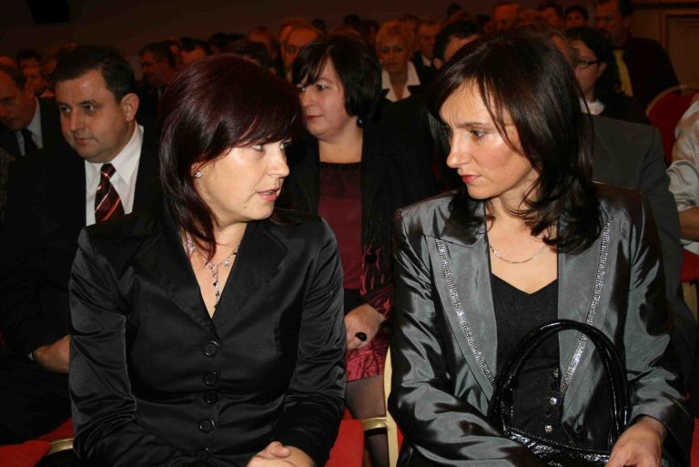 ana_janc_in_irena_dobnik__za_njima_andreja_in_milan_jamsek.jpg