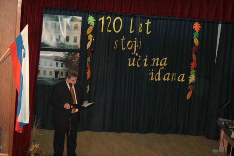 predsednik_ks_trzisce_janez_kukec_med_govorom.jpg
