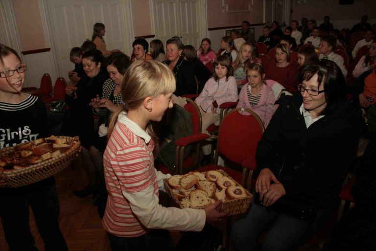 obcinstvo_so_pogostili_tudi_ucenci_os_trzisce.jpg