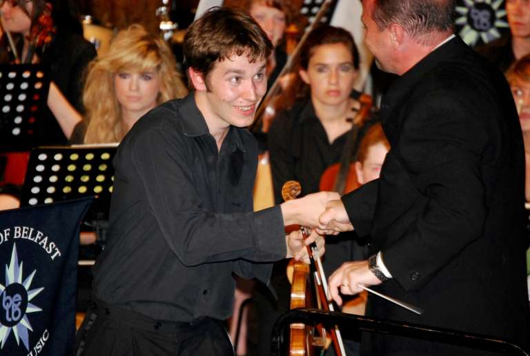 02_solist_michael_trainor_in_dirigent_paul_mcbride.jpg