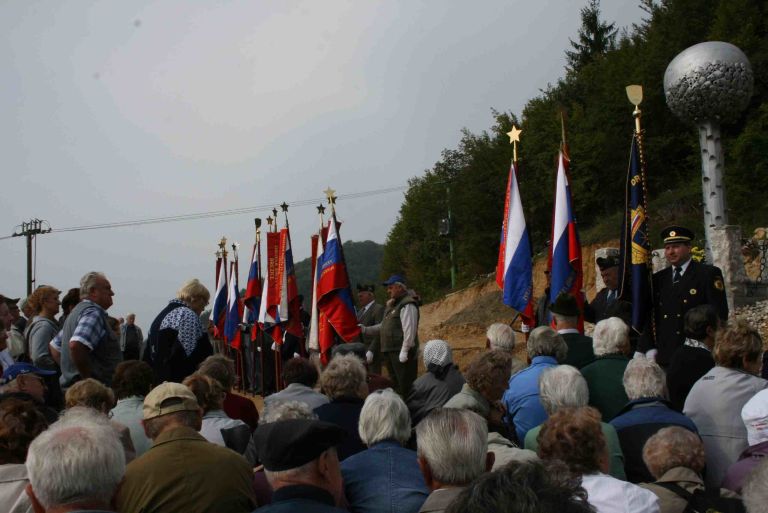 okroglice_med_nedeljsko_proslavo.jpg