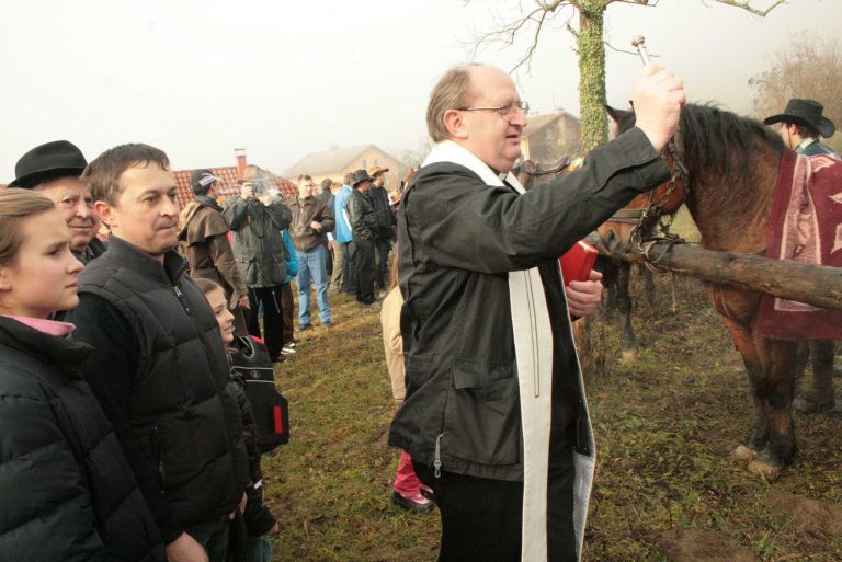 sevniski_zupnik_vinko_je_blagoslovil.jpg