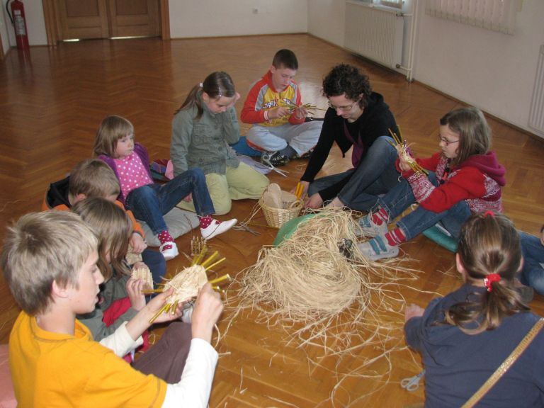 pletli_kosarice_pocitnice_v_muzeju_29__april_2010.jpg