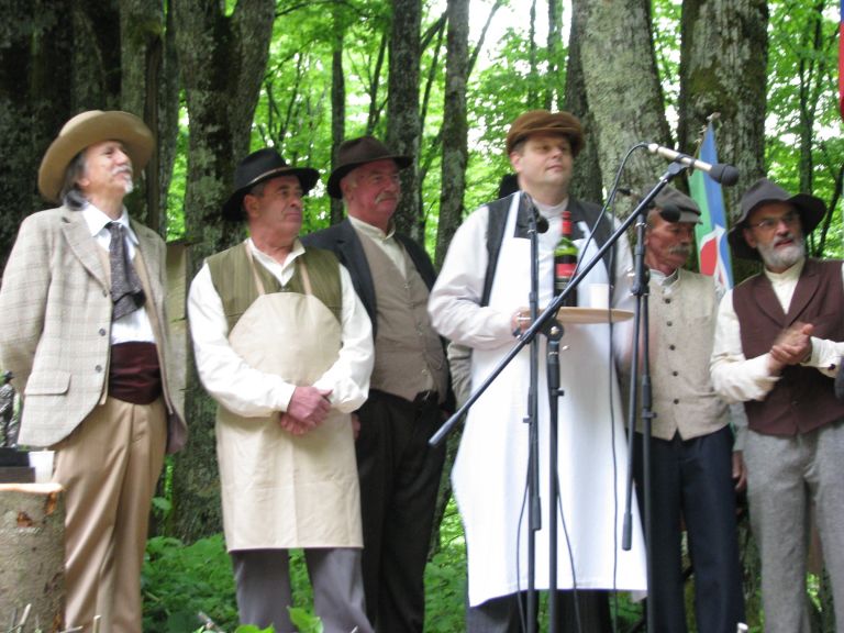 teden_gozdov_obleke_1_maj_2010.jpg