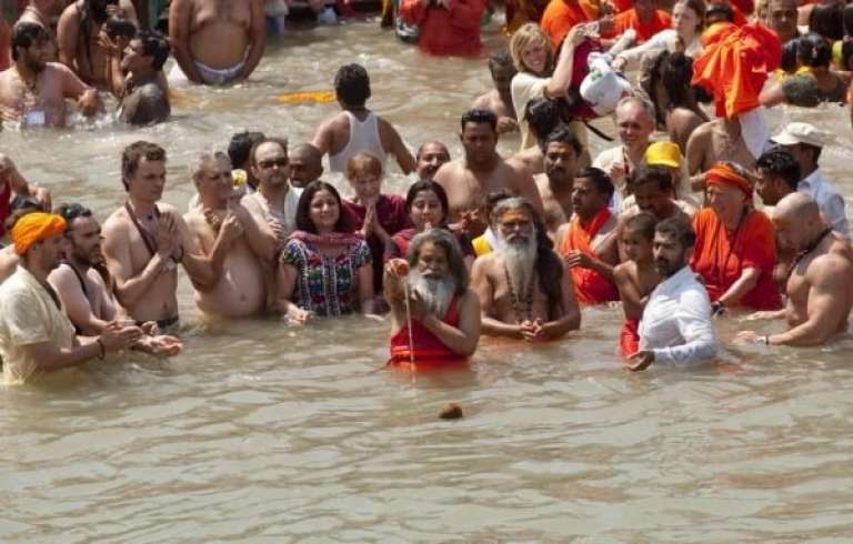 utrinek_s_kumbha_mele__haridwar__india_2010.jpg