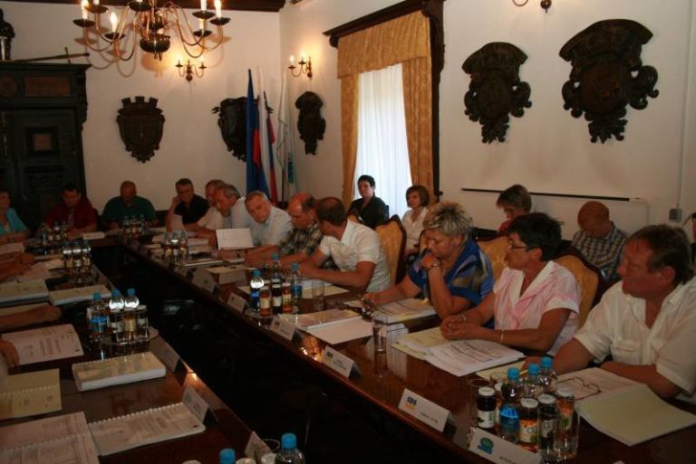 os_sevnica_na_zadnji_seji_pred_dopusti001.jpg