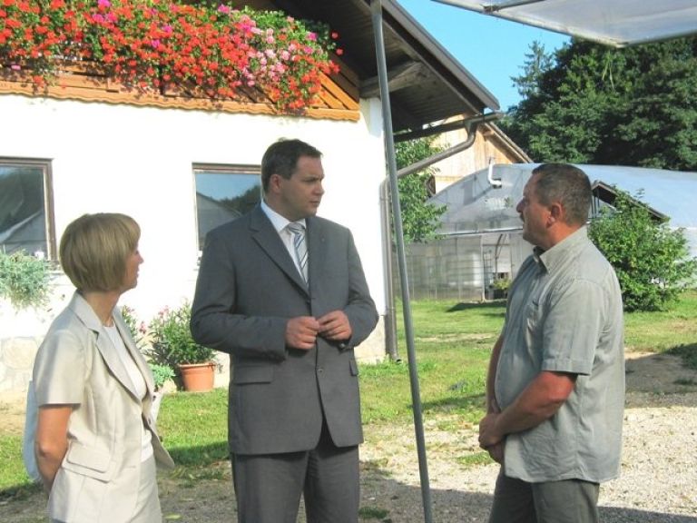 minister_zidan_20101.jpg