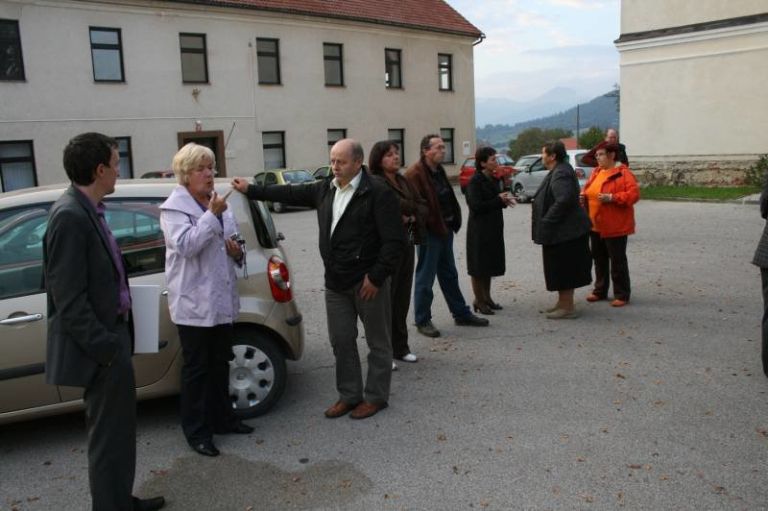 sds_podarila_2000_eur_karitas_in_rk_sevnica001.jpg