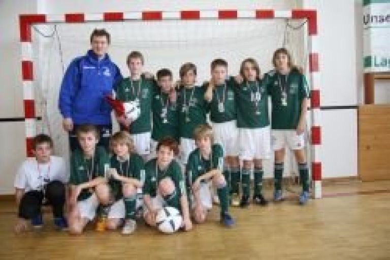 zmagovalna_ekipa_u_12_z_trenerjem_mirsadom_mujakicem.jpg