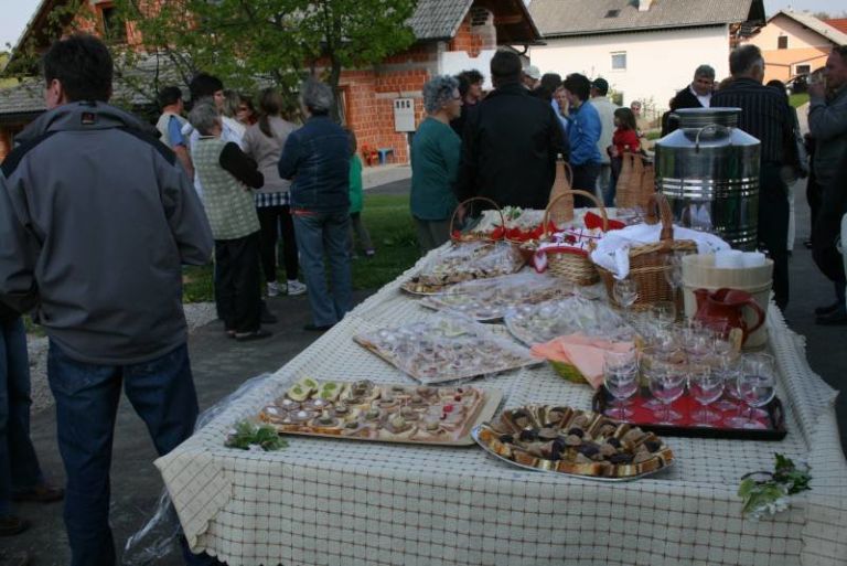 skovec_zasadil_lipo_ob_svetovnem_dnevu_zemlje002.jpg