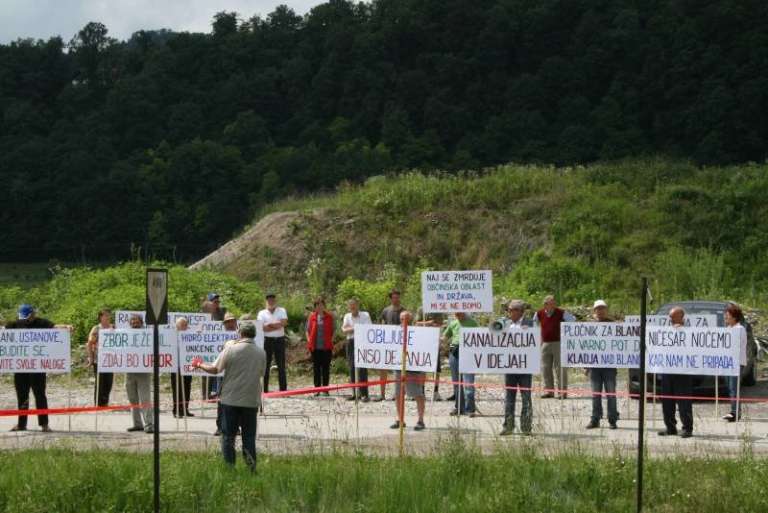 protestna_zapora_ceste_na_blanci002.jpg