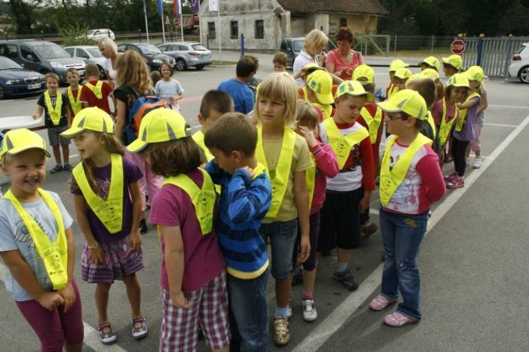 prikazovalnik_hitrosti_in_odsevniki002.jpg