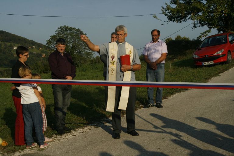 cesto_je_blagoslovil__entrupertski__upnik_jo_e_bre_ko.jpg