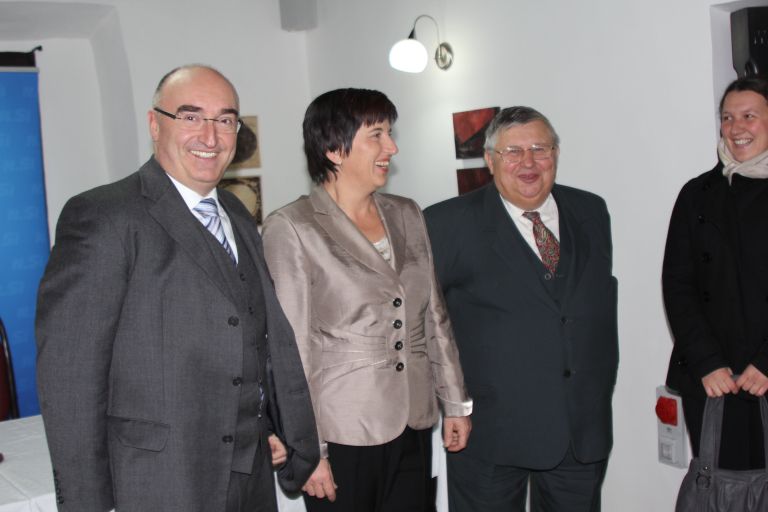 nsi02_000.jpg