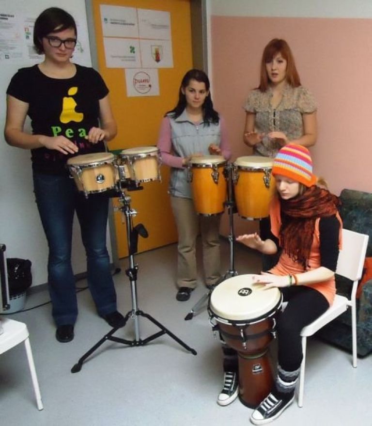 pum_igranje_na_tolkala.jpg