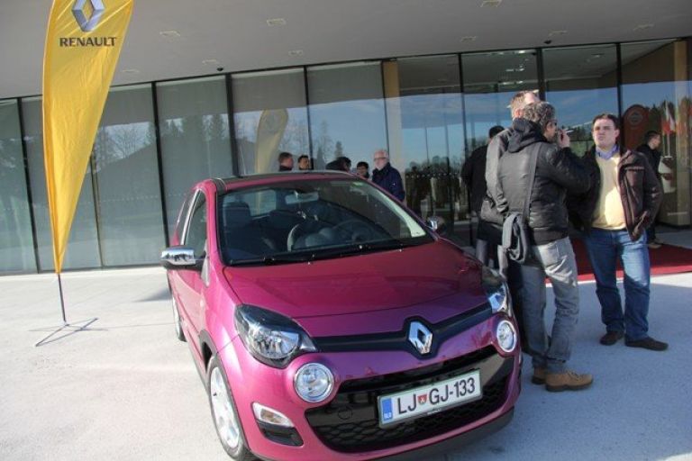 renault_revoz__03.jpg
