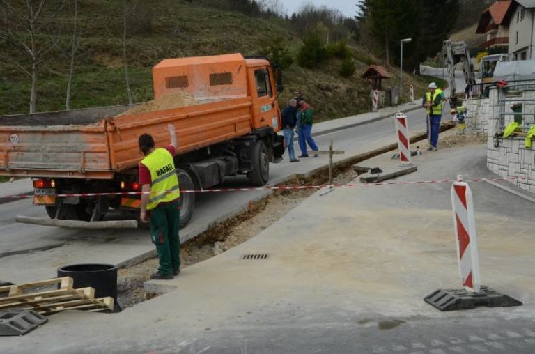 sekundarno_kanalizacijo_gradjo_v_sevnici002.jpg