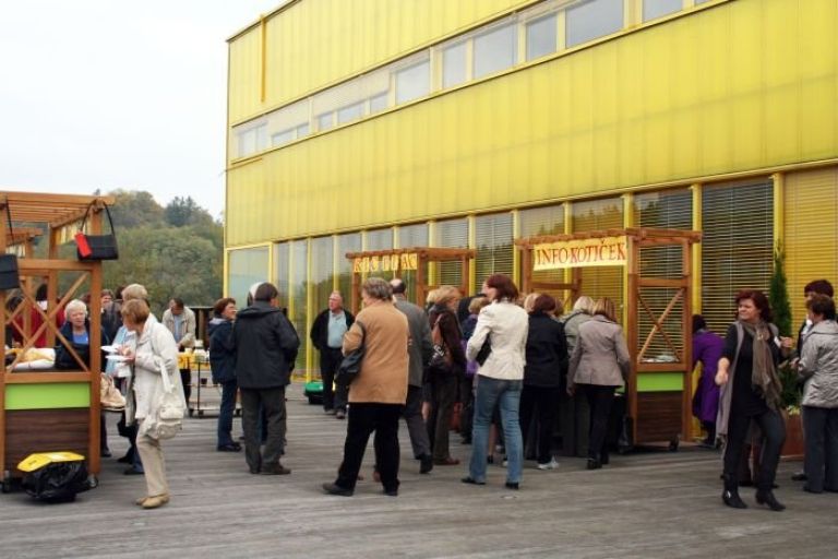 2_000.jpg