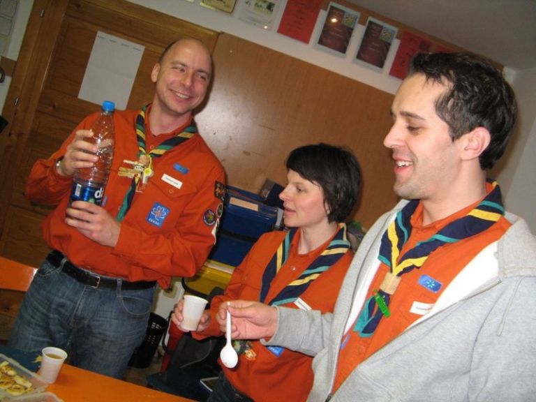 veselje_ob_ponovnem_sre__anju__ervin_struna__erna_jak__e_in_tadej_jak__e.jpg
