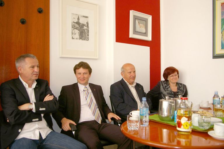 knjige002.jpg