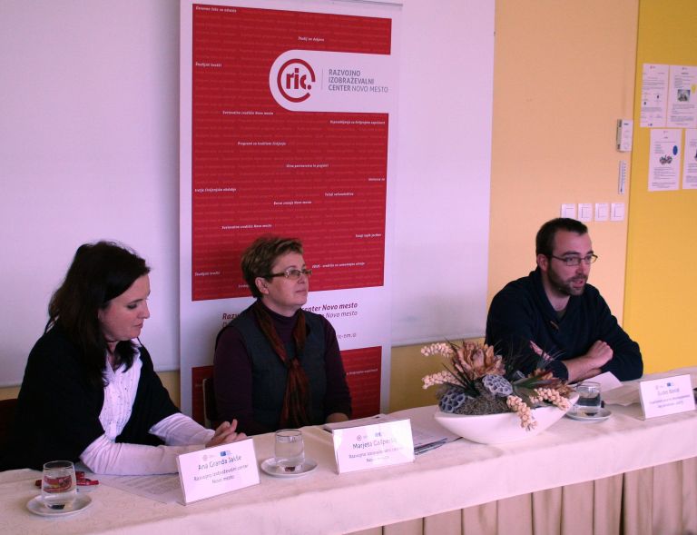 t_novinarska_konferenca.jpg