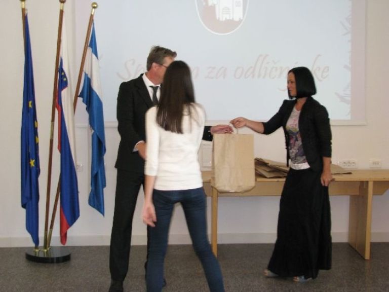 odli__njakipom002.jpg