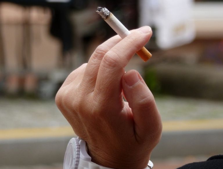 Kadilka, kajenje, cigareta.jpg