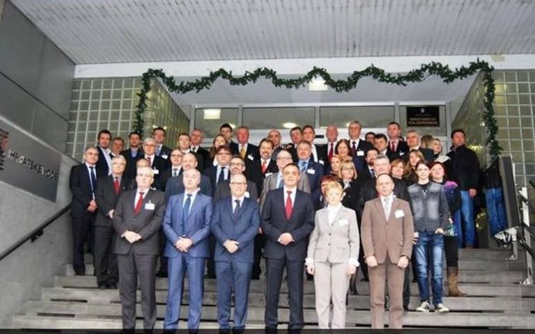 zasedanje.jpg