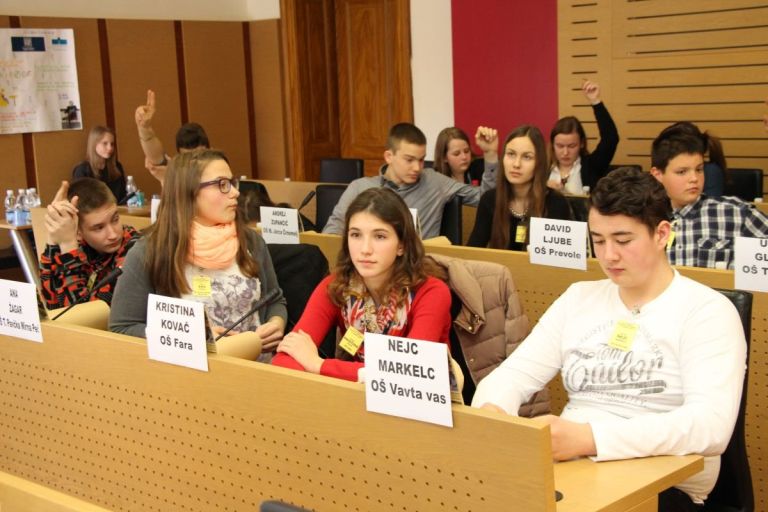 parlament02.jpg