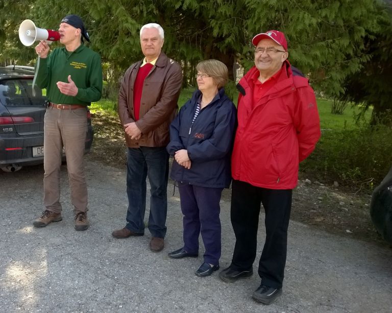 predstavniki_udelezencev__med_njimi_ravnateljica_mag__darja_delac_felda.jpg